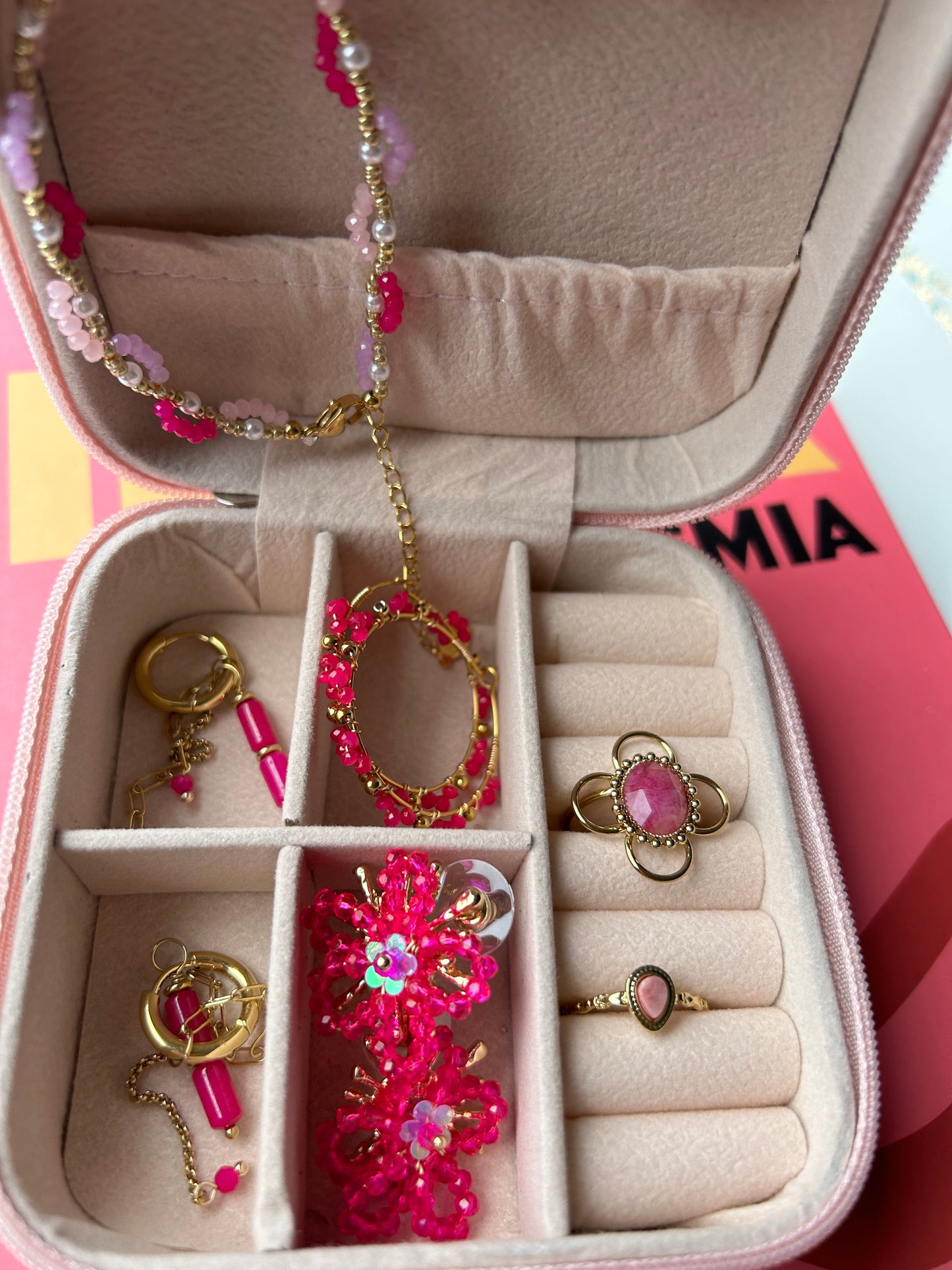 Fuchsia Oorbellen Ketting Goud