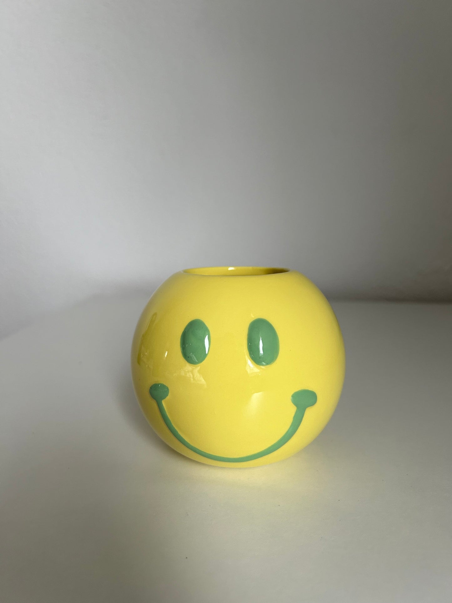 Yellow Green Smiley Potje