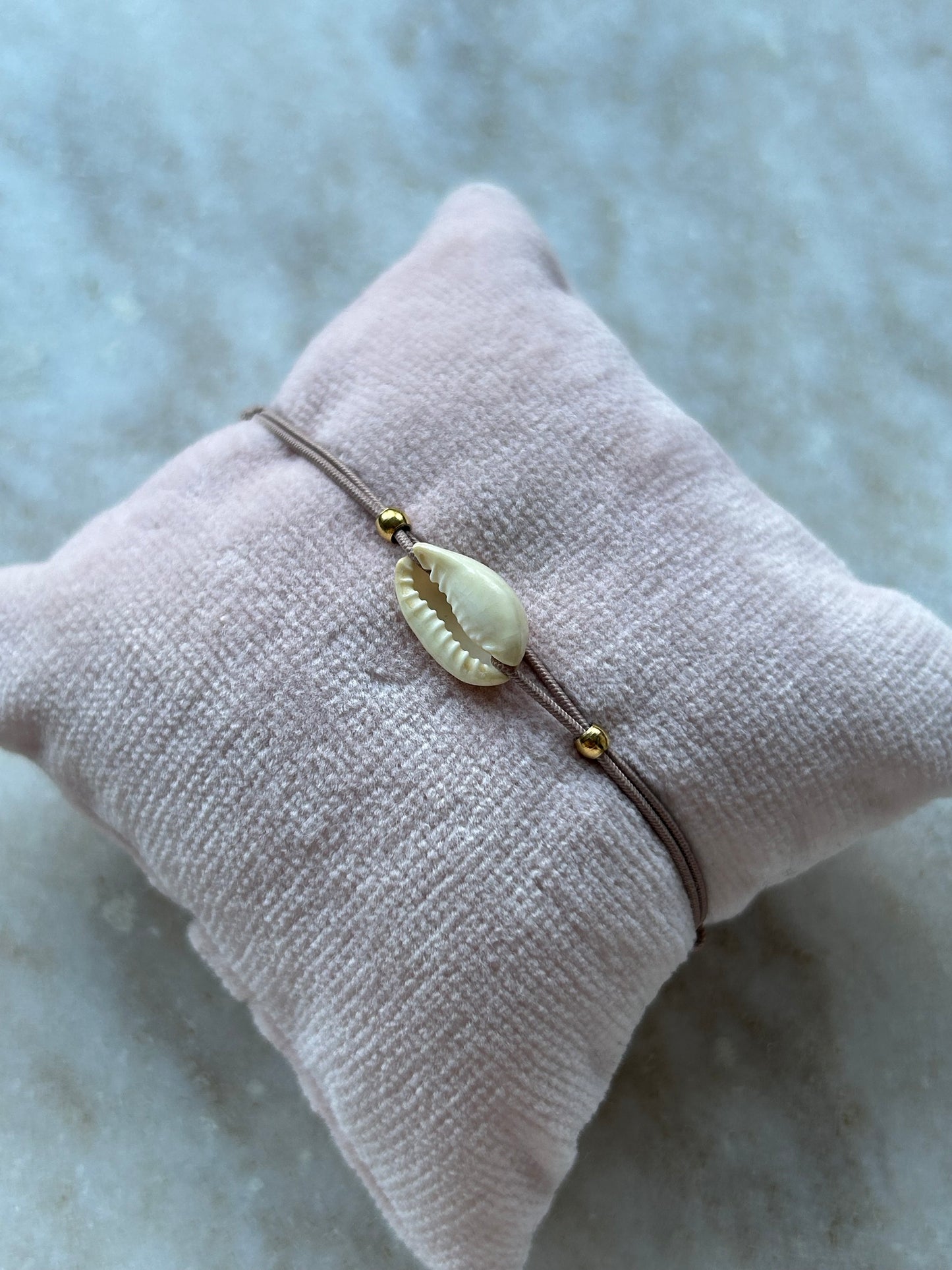 Chéri Armbandje Schelp Beige