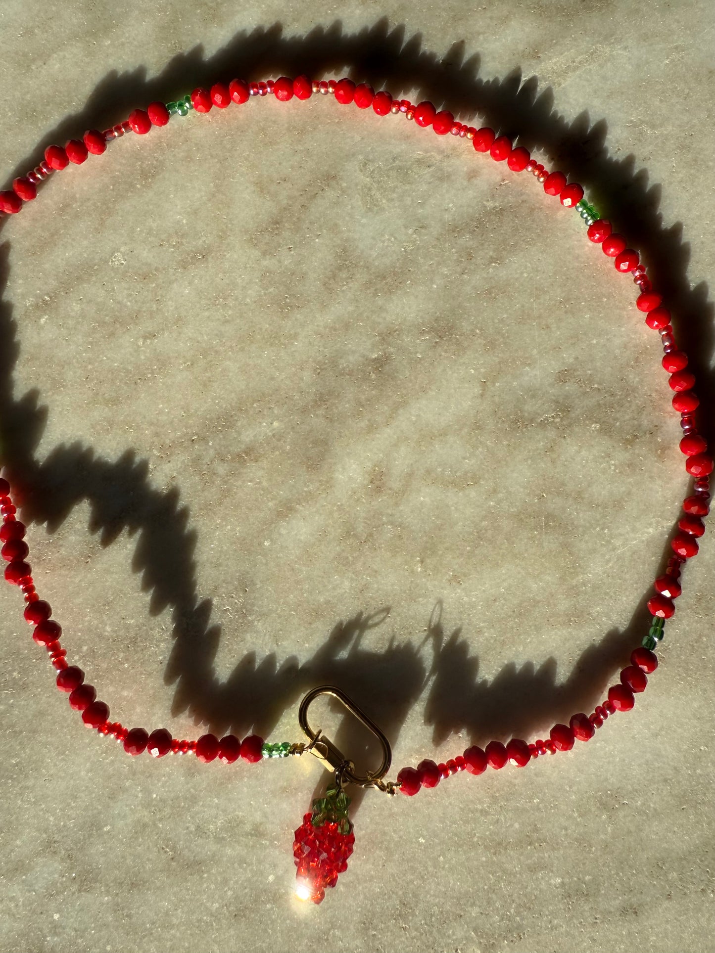 Rode kralen ketting