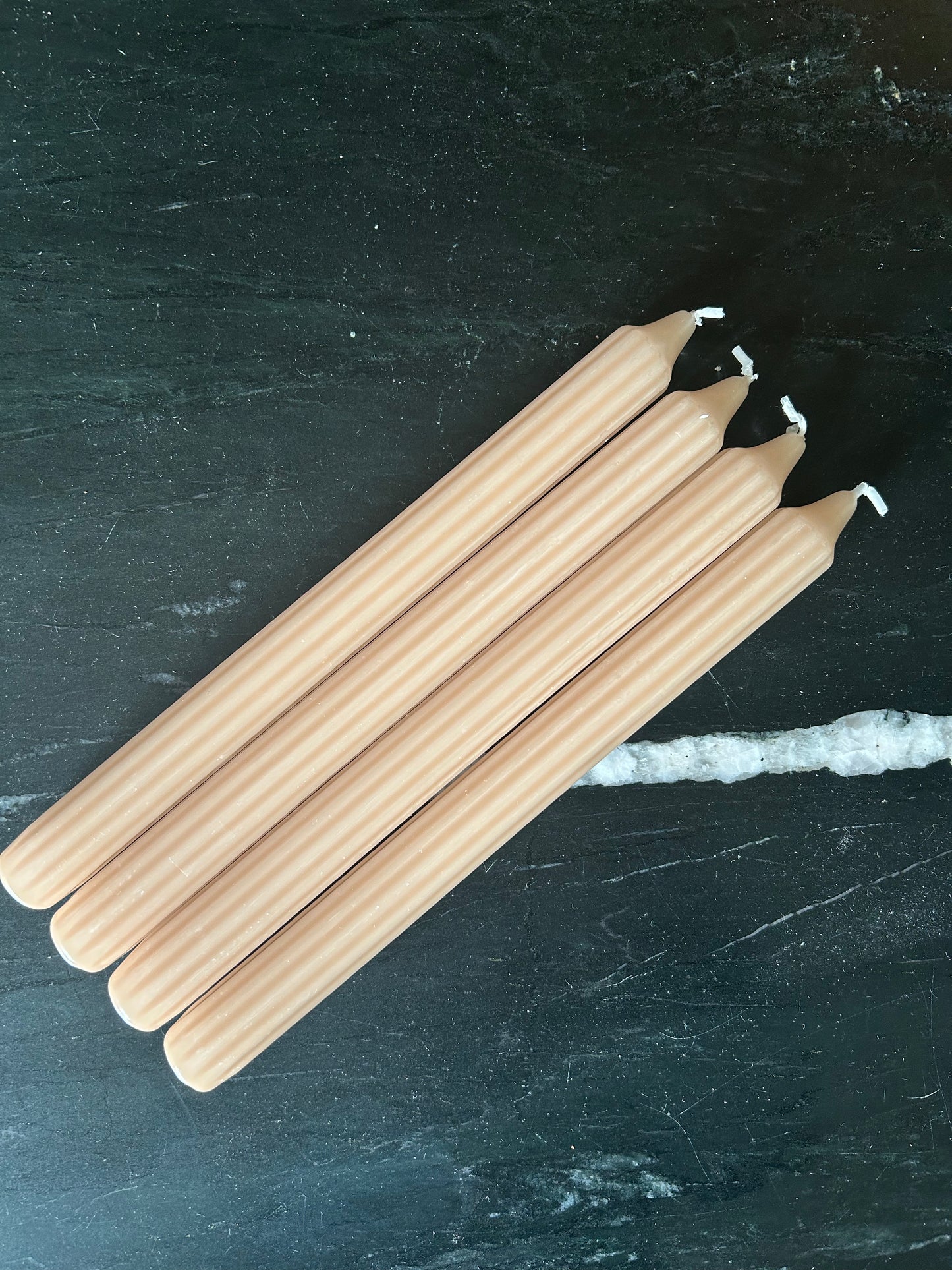 Ribbel diner kaars Grooved Apricot set van 4