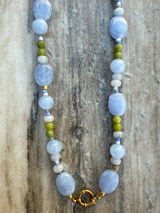 Blauwe ketting