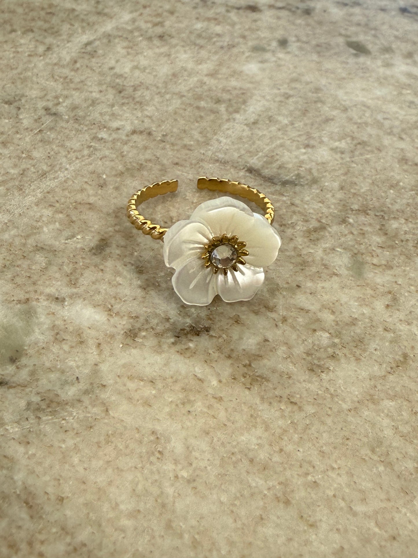 Ring Witte bloem