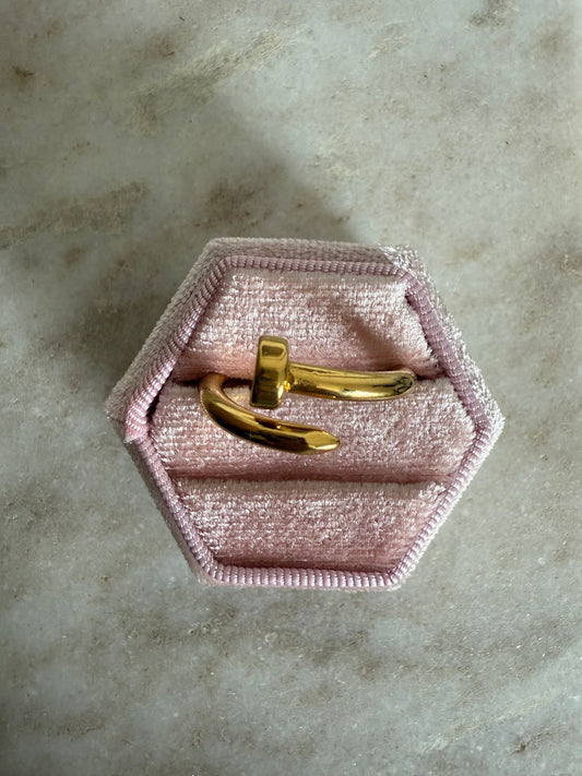 Spijker ring goud